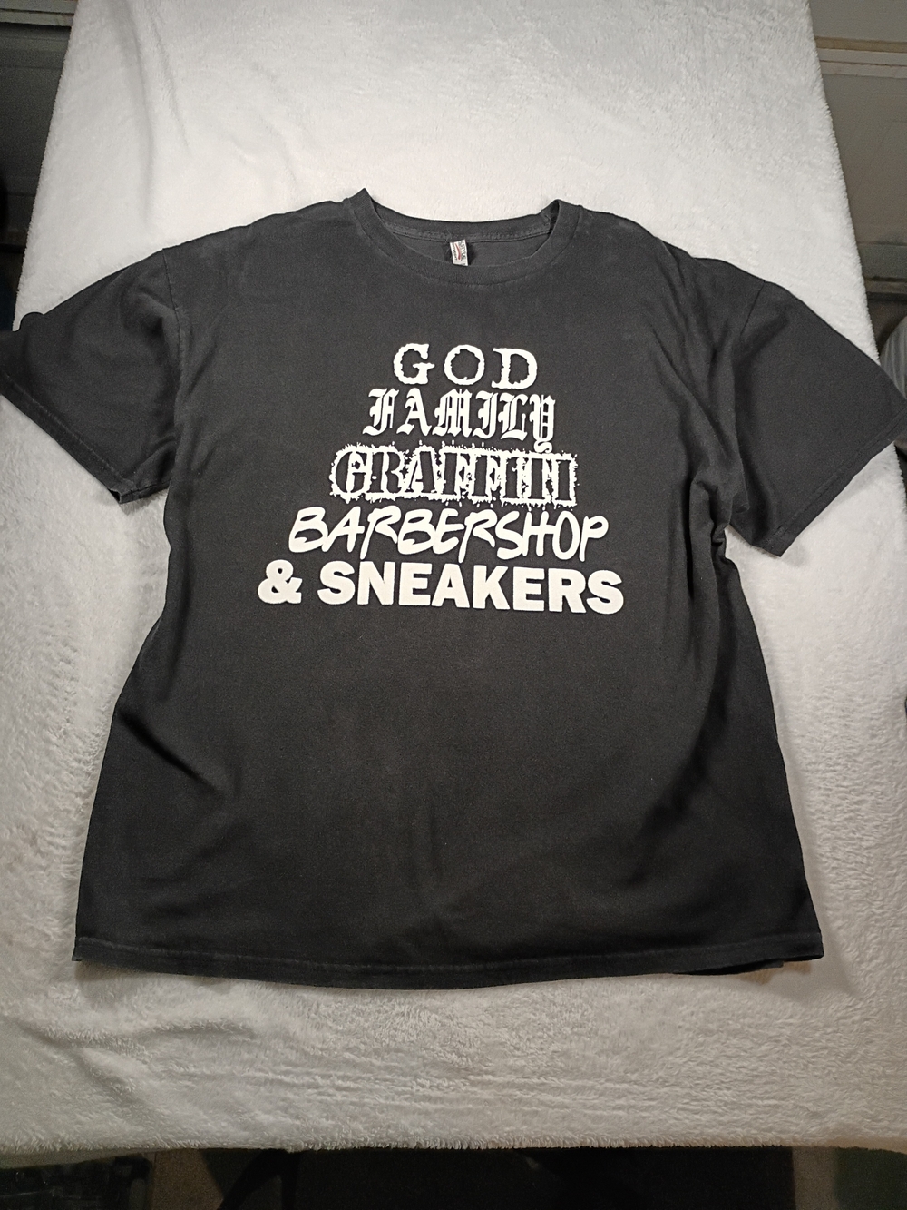 God Family Graffiti Barbershop & Sneakers Black Graphic T Shirt XL Streetwear